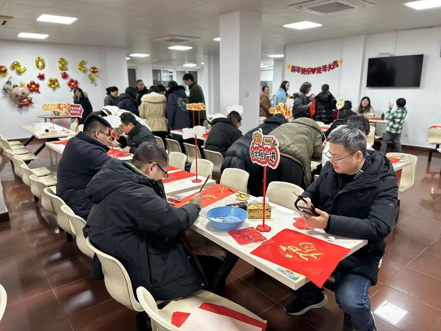 “迎春接福，共慶佳節(jié)”包餃子、寫(xiě)春聯(lián)活動(dòng)1 (25).jpg